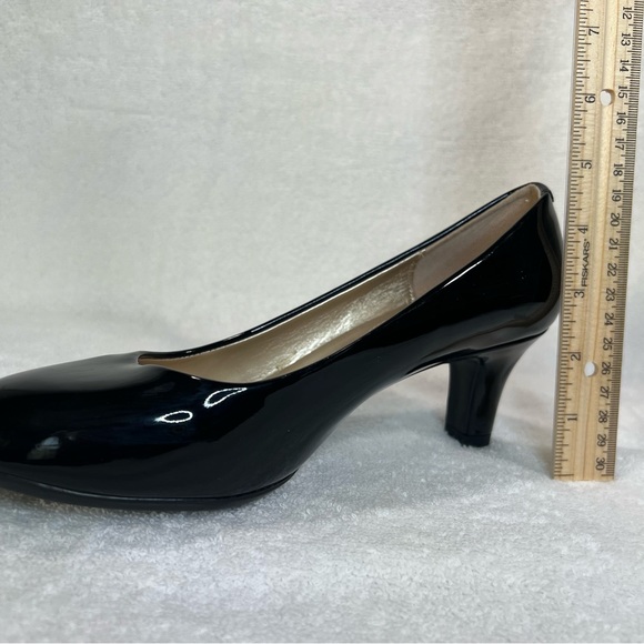 East 5th black patent leather shoes. NWOT - Picture 4 of 4